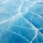 Kampf gegen sich selbst: Warum es extrem wichtig ist, ihn zu erkennen. Zu sehen: Eisfläche mit Rissen
