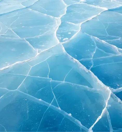 Kampf gegen sich selbst: Warum es extrem wichtig ist, ihn zu erkennen. Zu sehen: Eisfläche mit Rissen